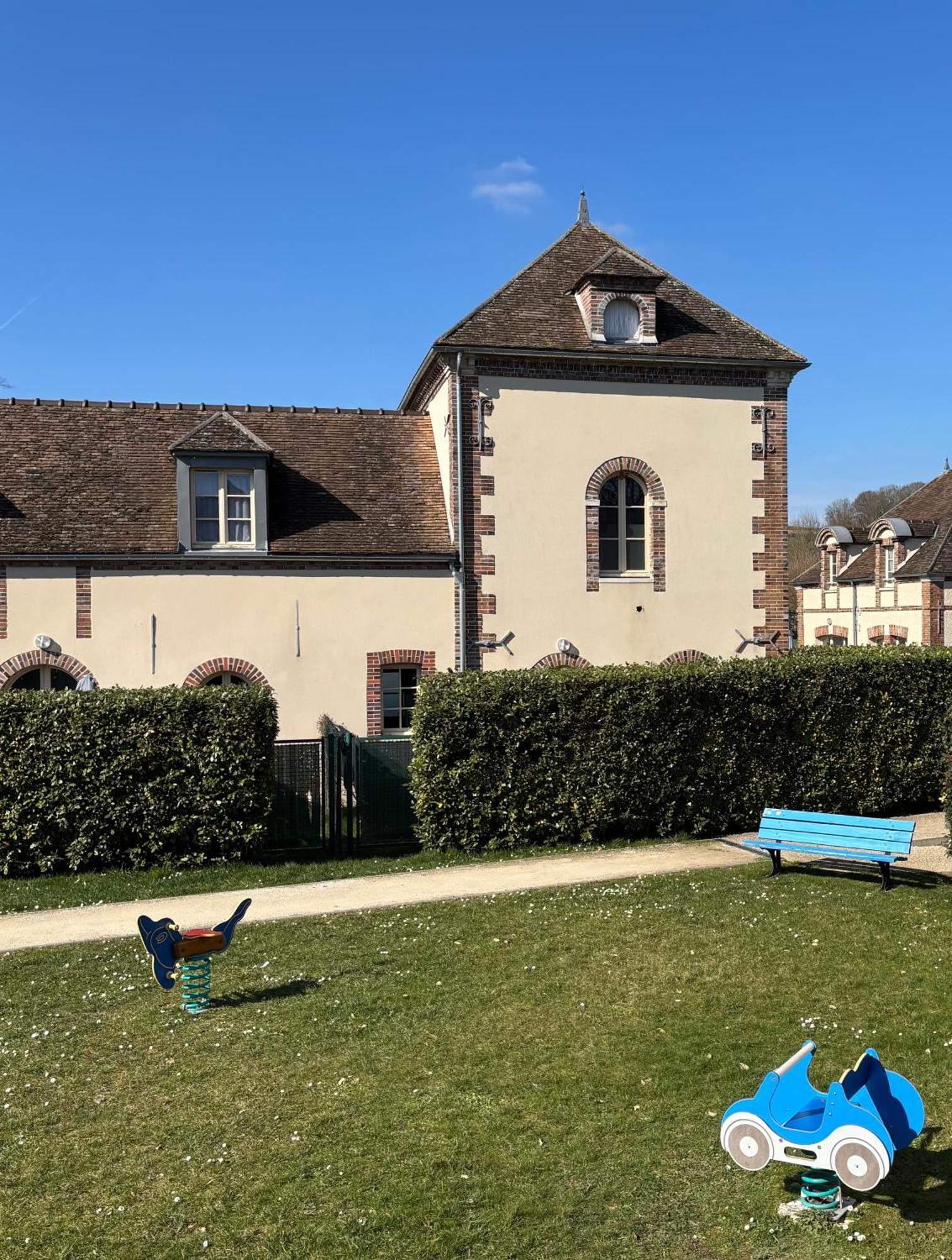 Villa Fontaine Avec Piscine Interieur Chauffee-Maison De Campagne Familiale -Ideal Vacances Ou Sejour Professionnel -3 Chambres-Bureau Separe -Lit Bebe - Parking Facile & Gratuit Buitenkant foto